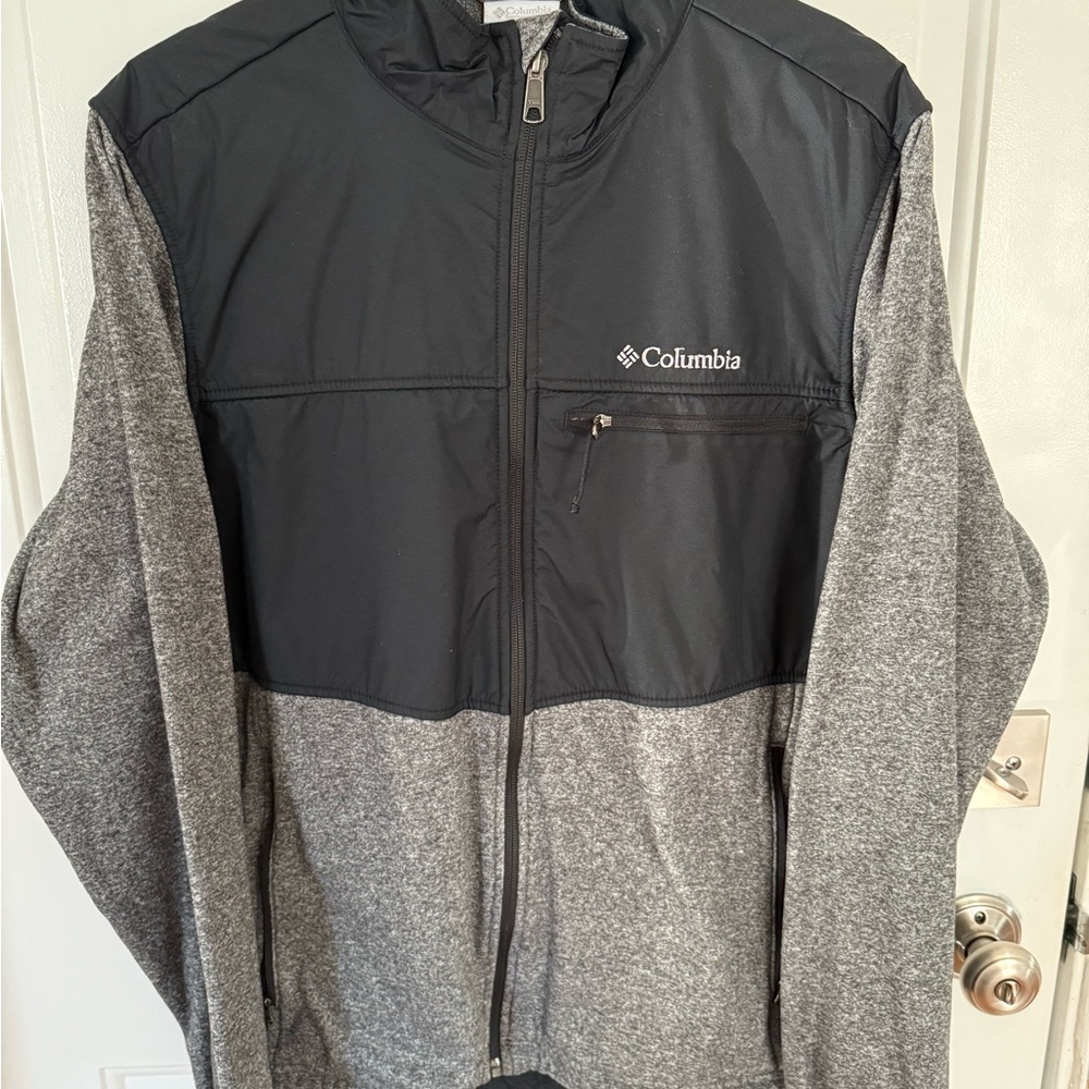 Columbia Men's Black and Gray Performance Jacket